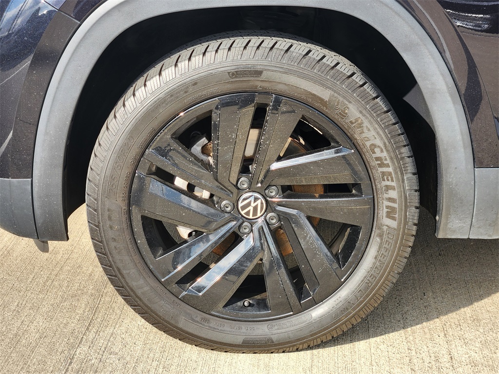 2022 Volkswagen Atlas Cross Sport 3.6L V6 SE w/Technology Black at DeMontrond Automotive Group