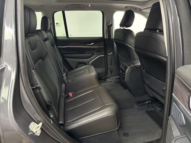 2023 Jeep Grand Cherokee Limited photo 7