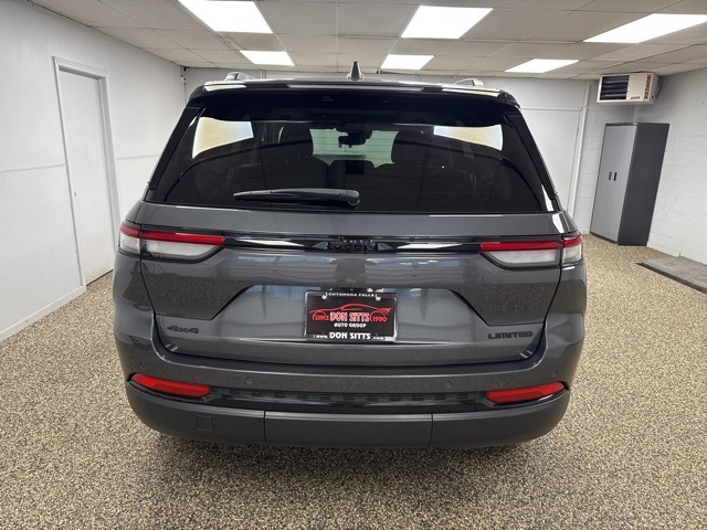 2023 Jeep Grand Cherokee Limited photo 2