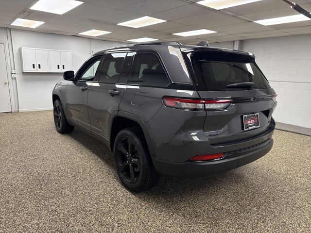 2023 Jeep Grand Cherokee Limited photo 3