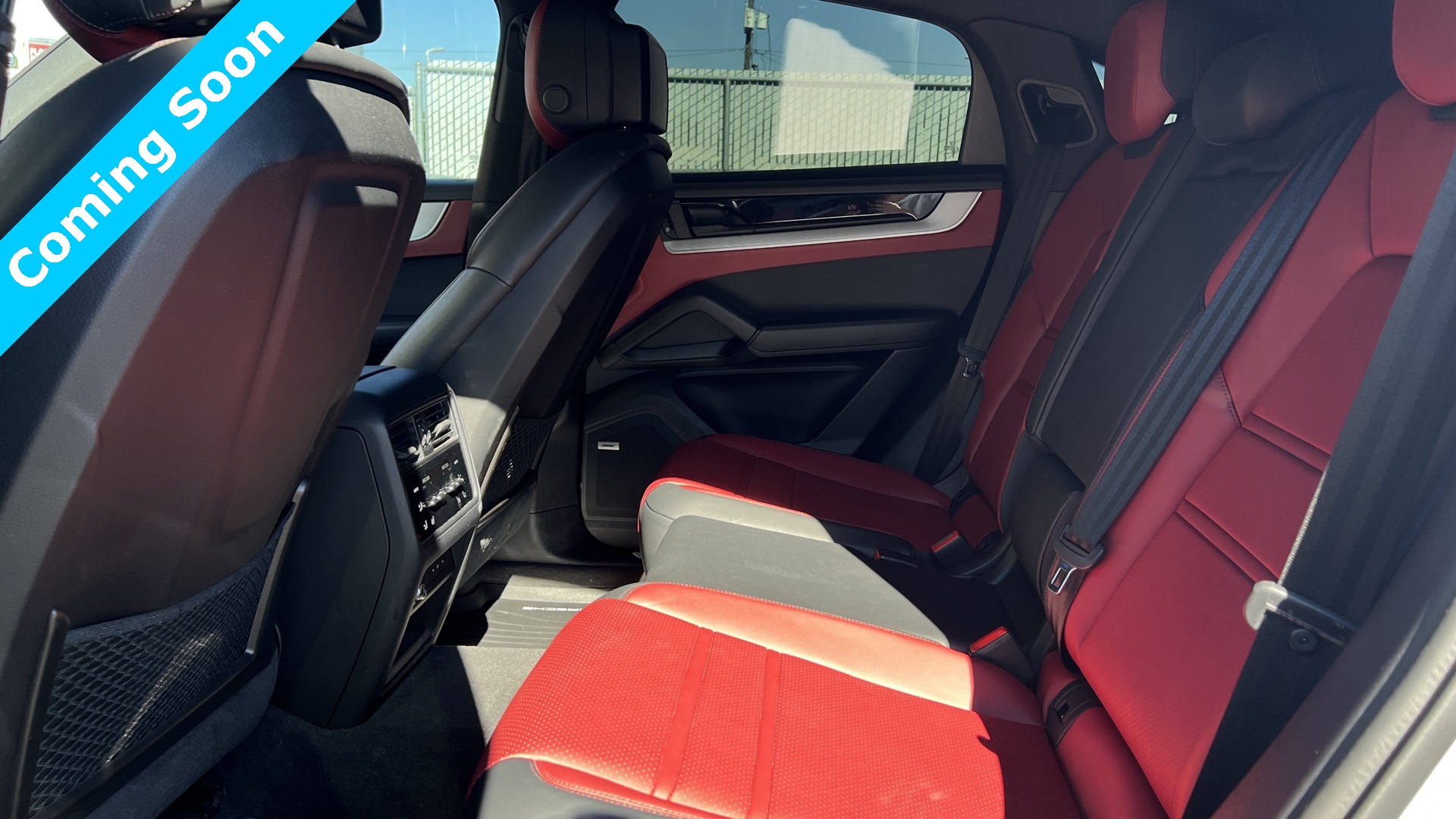2024 Porsche Cayenne Base photo 12