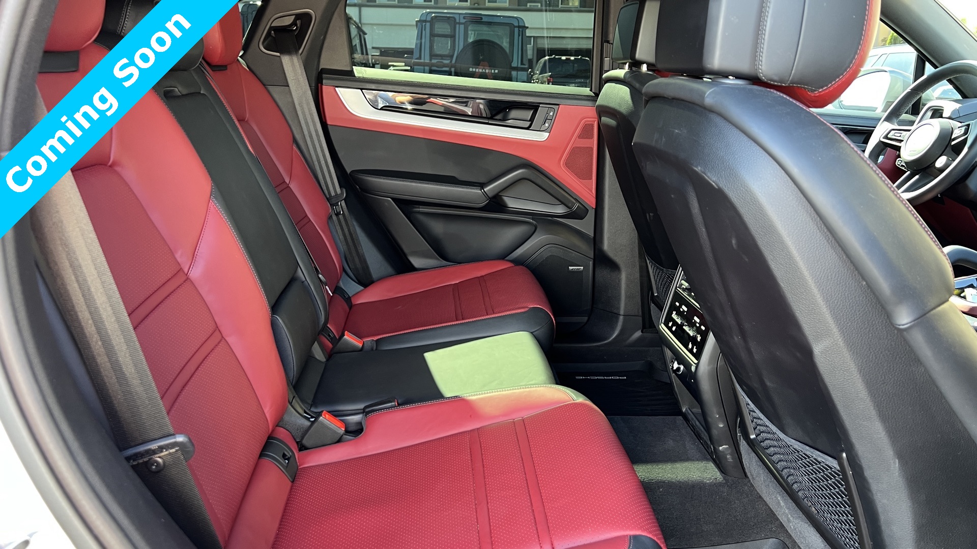 2024 Porsche Cayenne Base photo 13