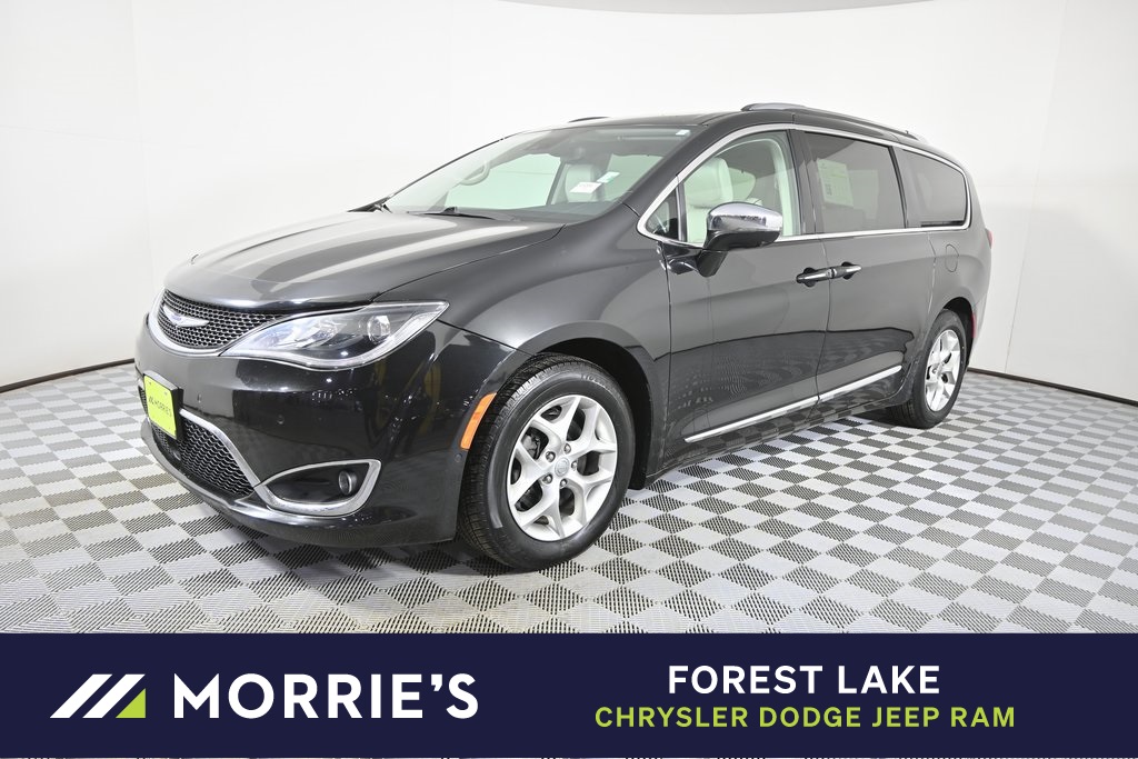 2020 Chrysler Pacifica Limited's photo