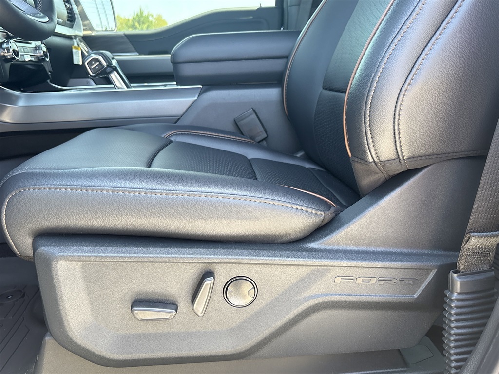 2025 Ford F-150 Lariat - 11