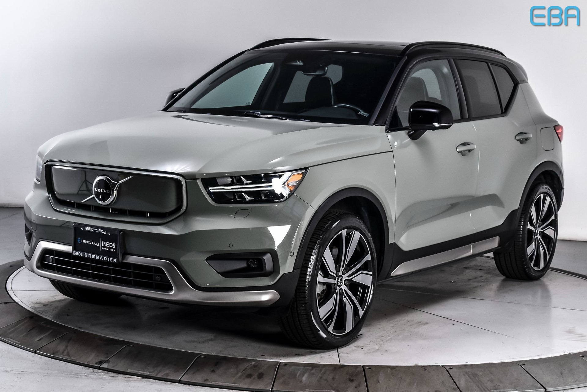 2022 Volvo XC40 Recharge P8 Ultimate photo 2