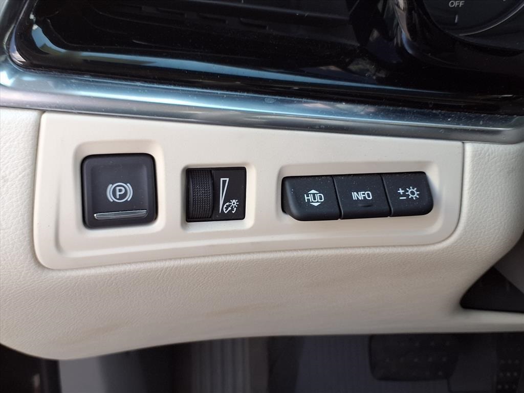 2022 Cadillac XT6 Premium Luxury Green at Tom Peacock Cadillac