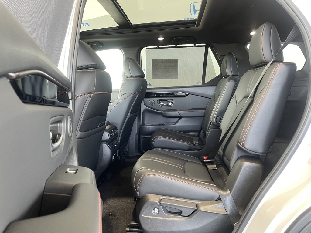 Thumbnail: 2025 Honda Pilot - 16
