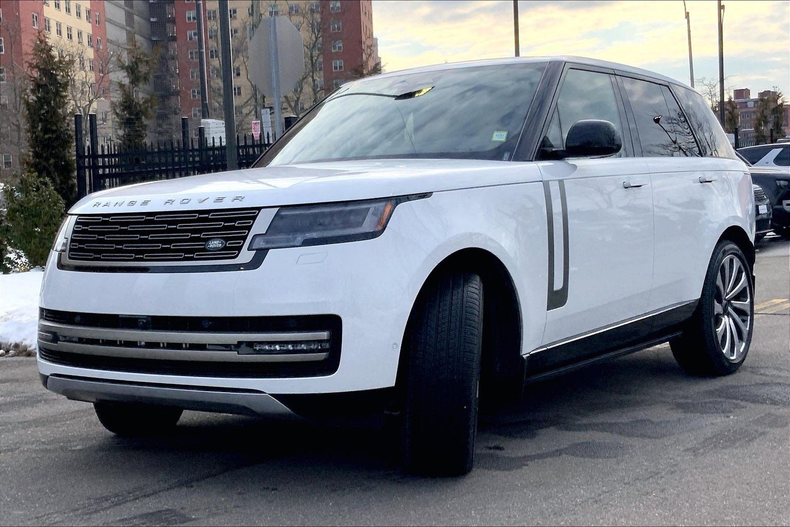 2026 Land Rover Range Rover P530 SE AWD