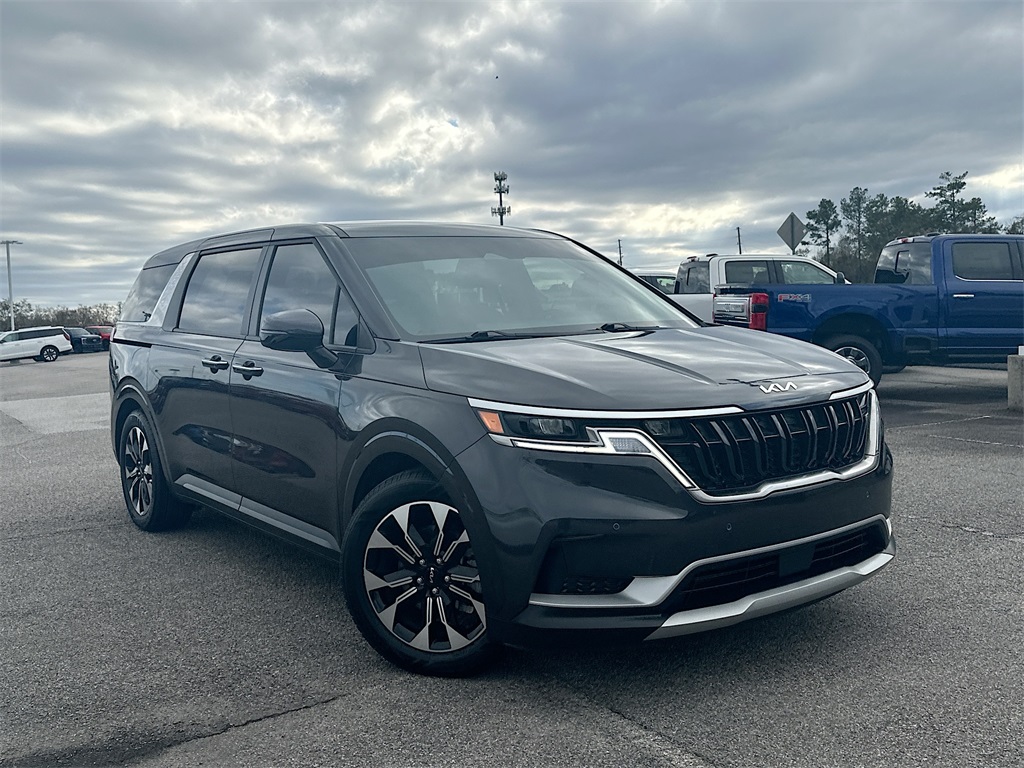 2024 Kia Carnival EX's photo