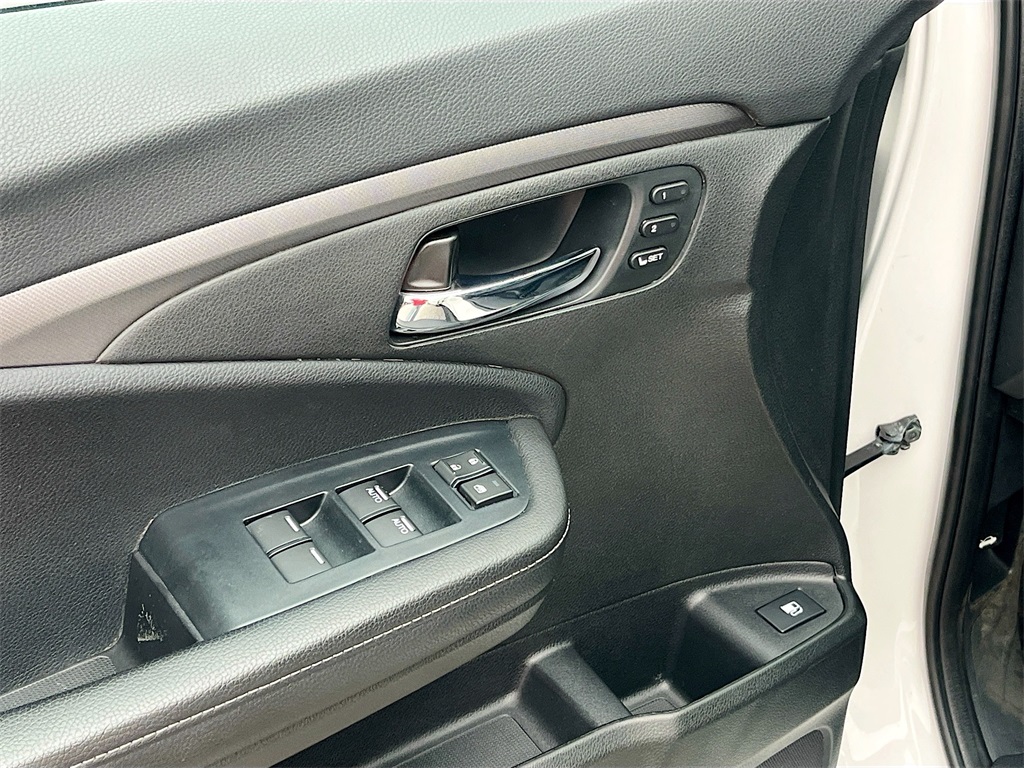 2023 Honda Ridgeline RTL-E White at AutoSavvy Houston Southwest