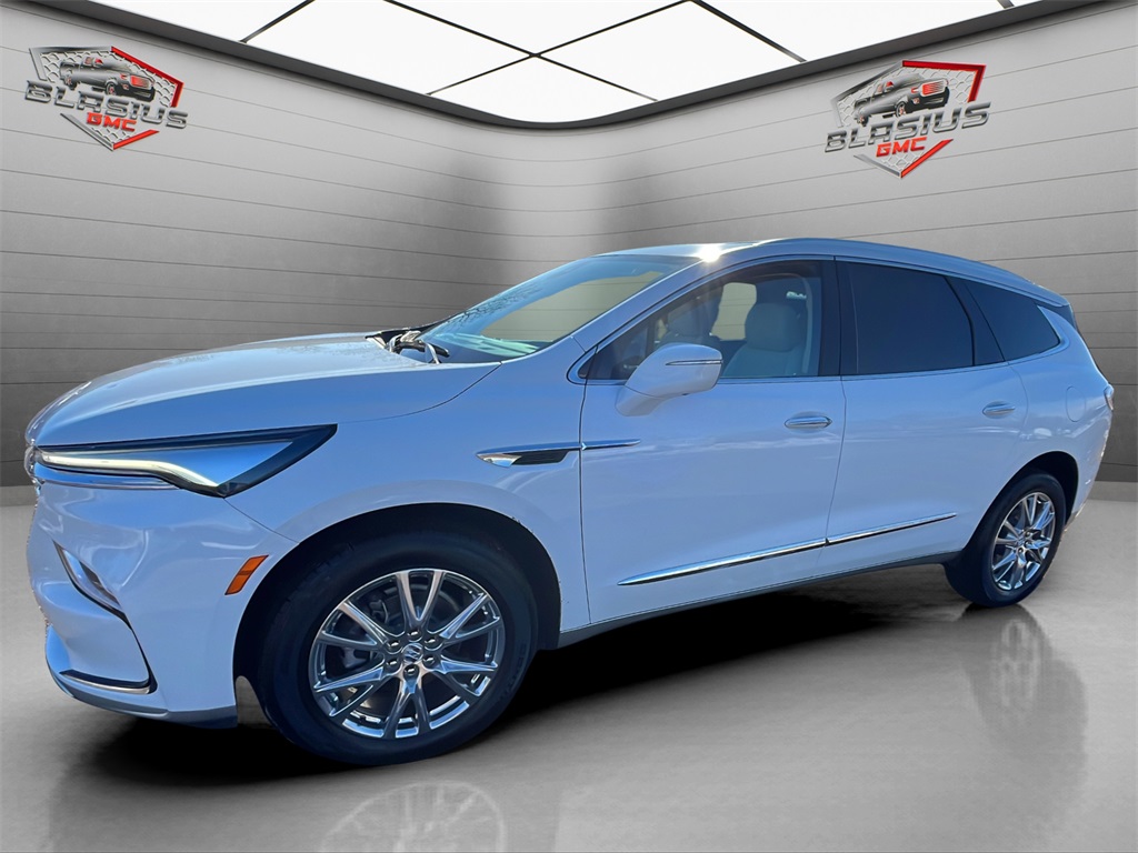 2023 Buick Enclave Essence AWD