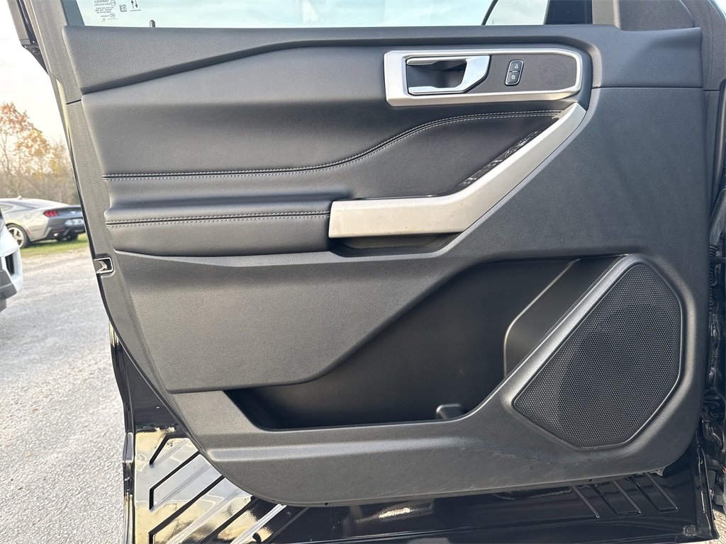2022 Ford Explorer XLT - 9