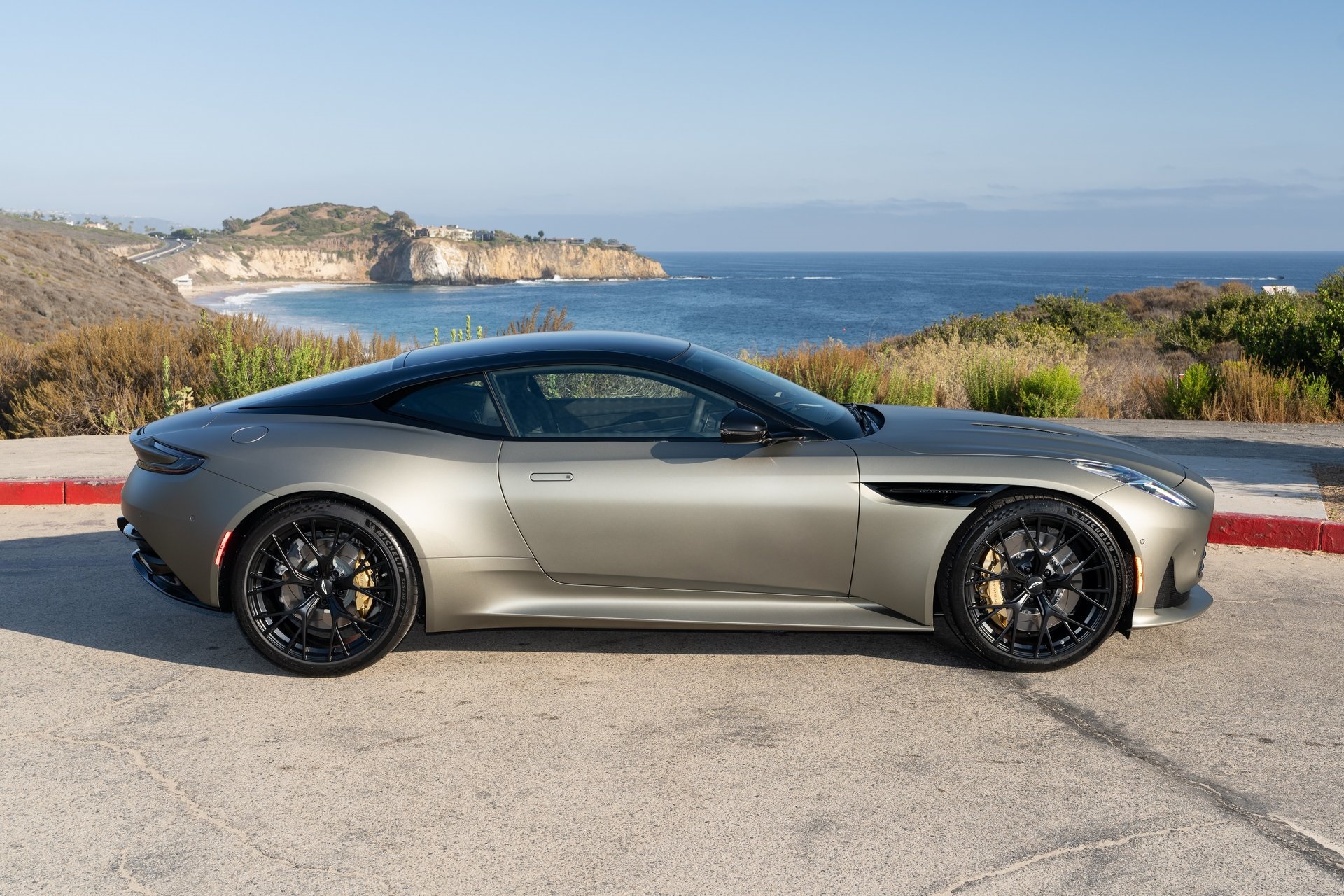 Aston Martin 2025 DB12 