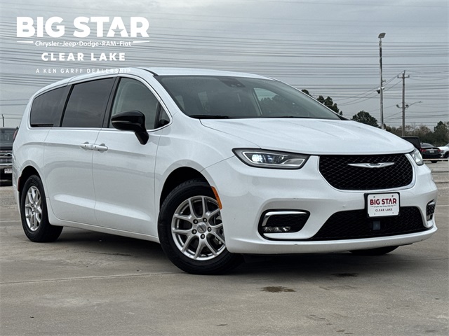 2024 Chrysler Pacifica Touring L White at River Oaks CDJR