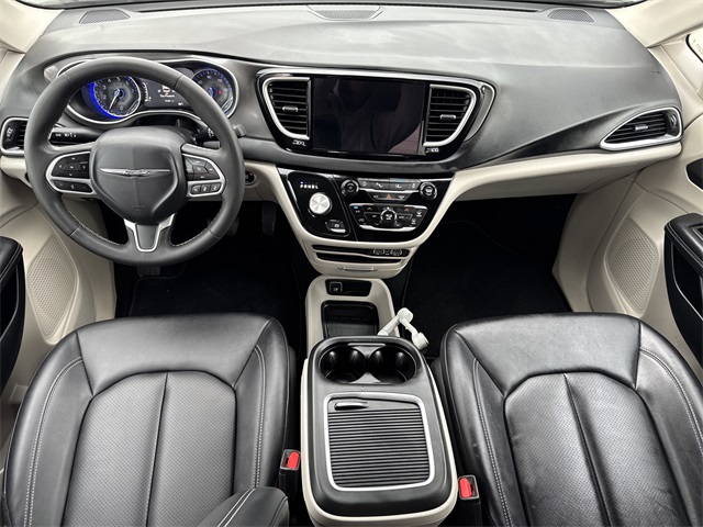 2024 Chrysler Pacifica Touring L White at River Oaks CDJR