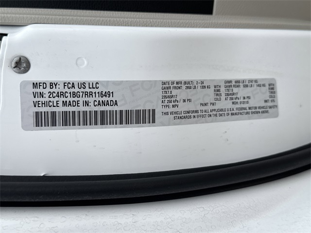 2024 Chrysler Pacifica Touring L White at River Oaks CDJR