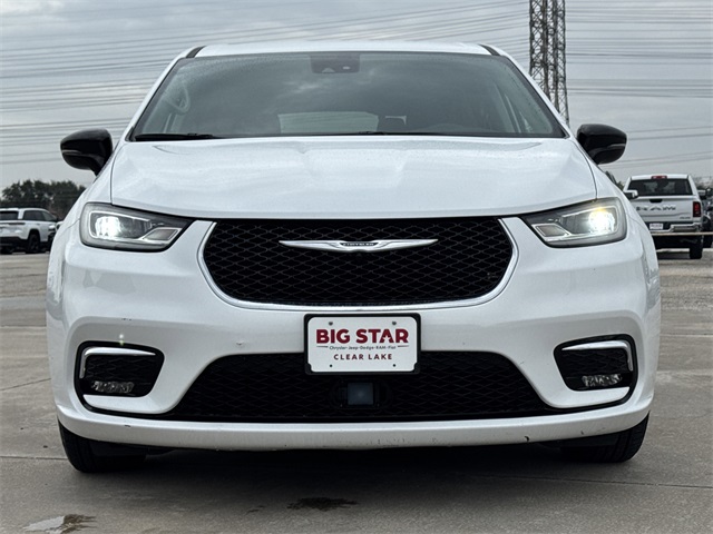 2024 Chrysler Pacifica Touring L White at River Oaks CDJR