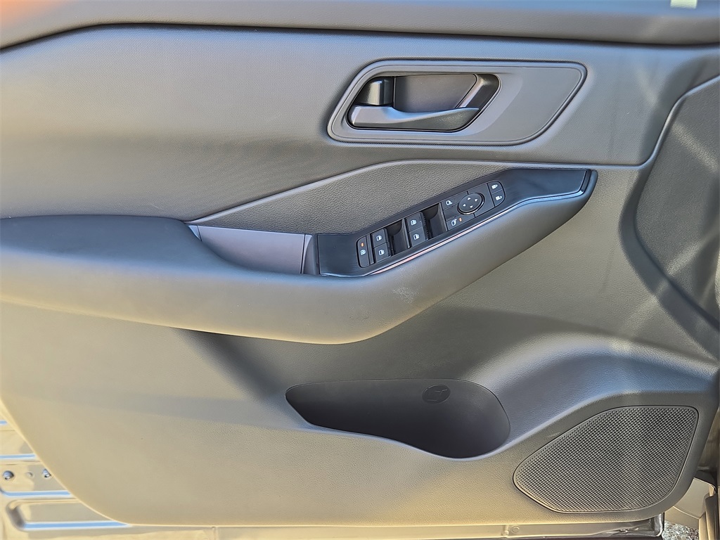 2026 Nissan Rogue S photo 15