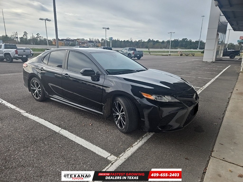 2020 Toyota Camry SE Nightshade FWD