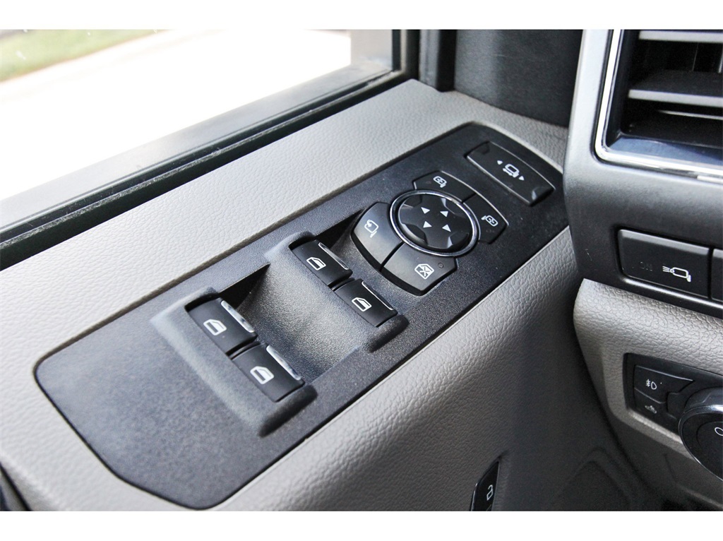 2022 Ford F-250SD XLT White at Autostrade