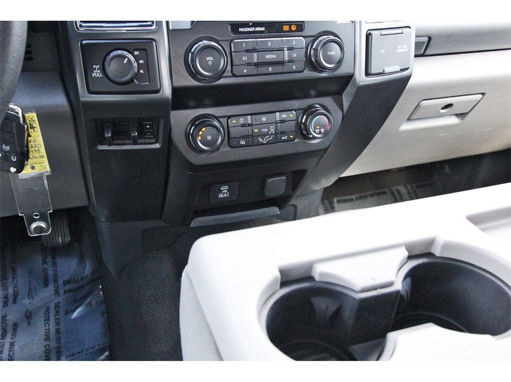 2022 Ford F-250SD XLT White at Autostrade