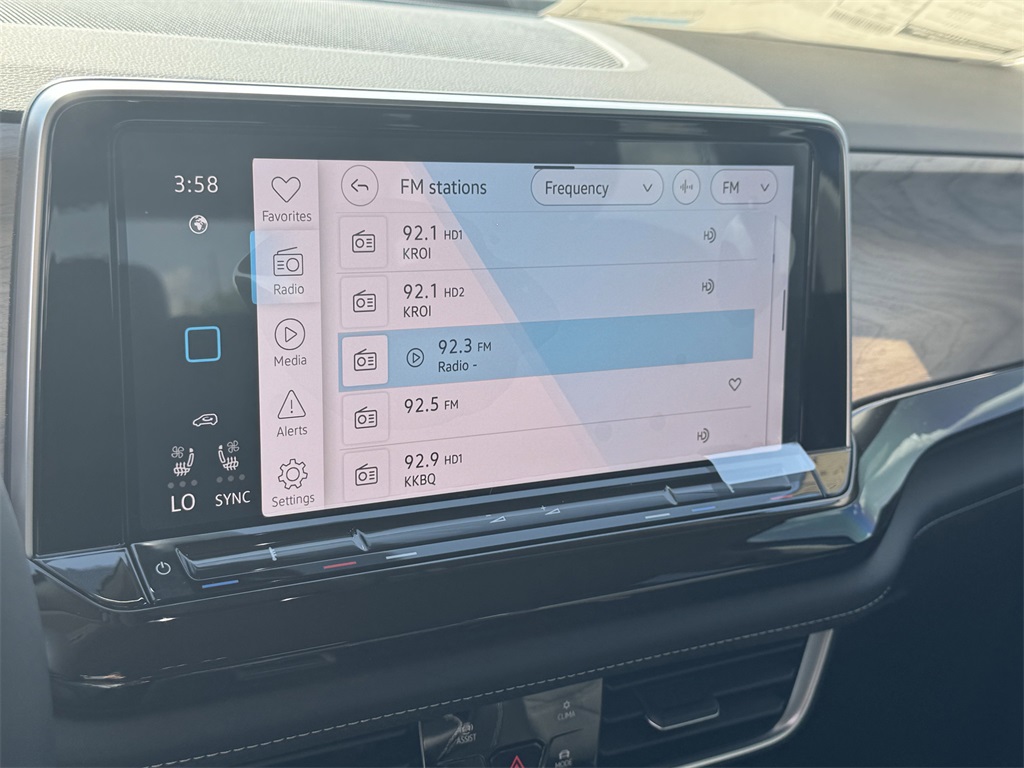 2025 Volkswagen Atlas 2.0T SE Blue at DeMontrond Auto Country