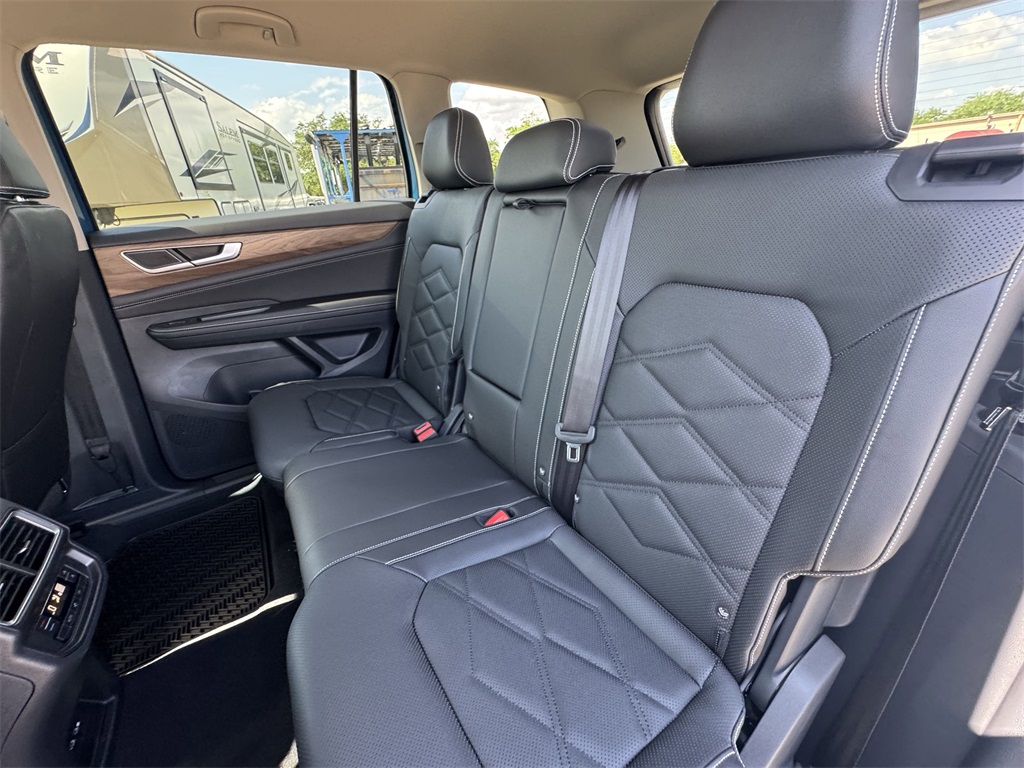 2025 Volkswagen Atlas 2.0T SE Blue at DeMontrond Auto Country