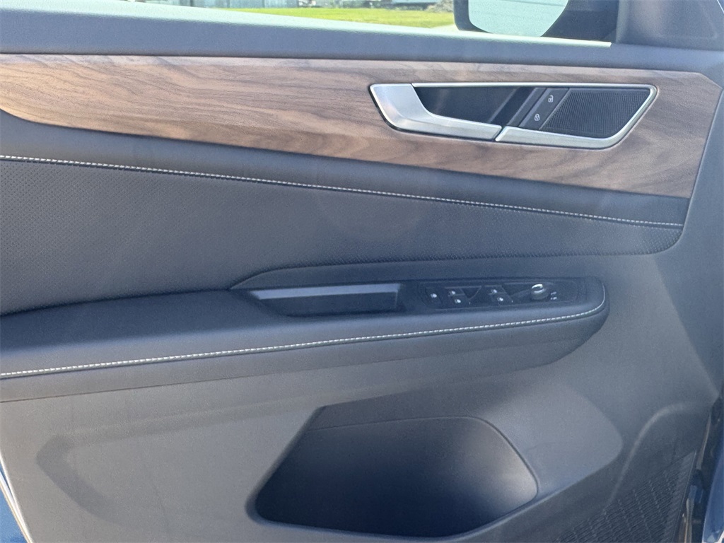 2025 Volkswagen Atlas 2.0T SE Blue at DeMontrond Auto Country