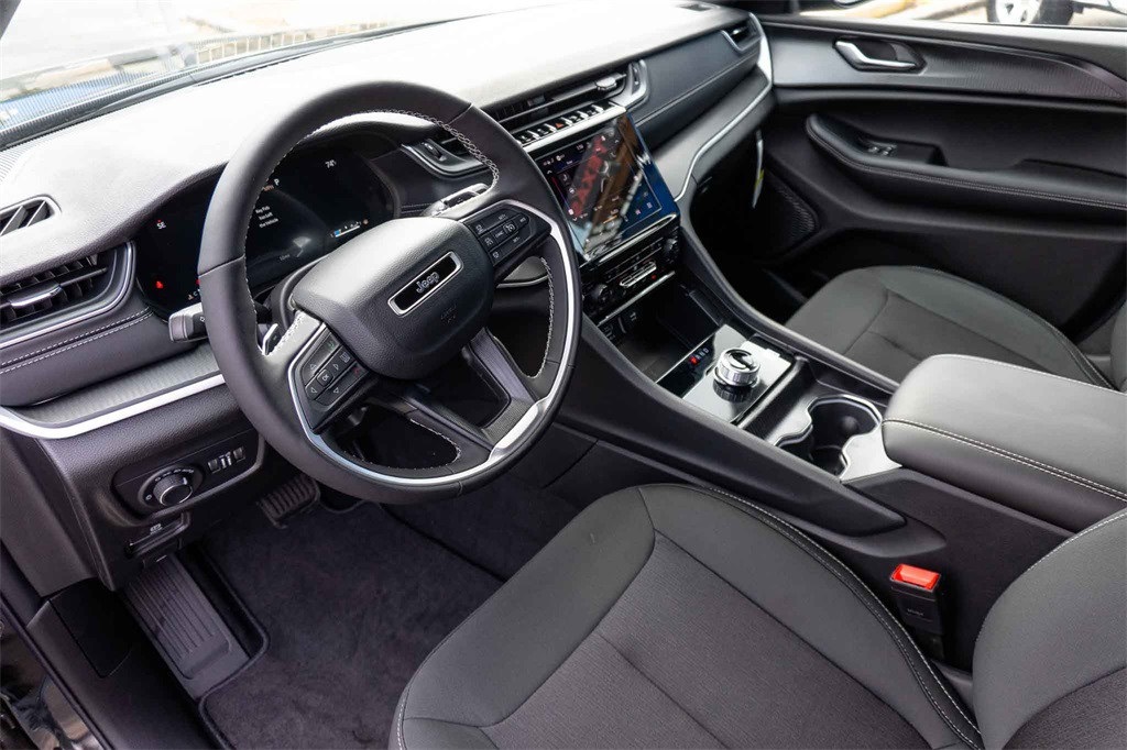 New Car 2025 Jeep Grand Cherokee L  Laredo For Sale Under $40,000 In San Marcos, Texas