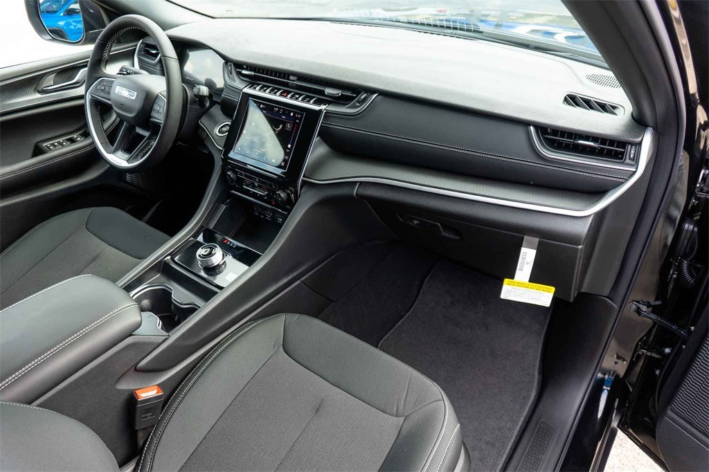 New Car 2025 Jeep Grand Cherokee L  Laredo For Sale Under $40,000 In San Marcos, Texas