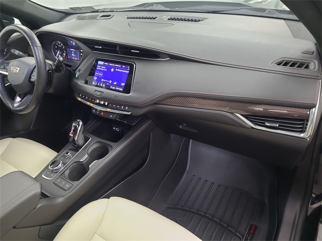 2020 – Cadillac – XT4