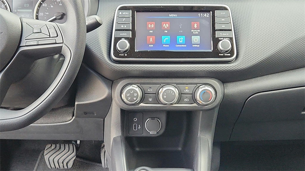 2025 Nissan Kicks Play