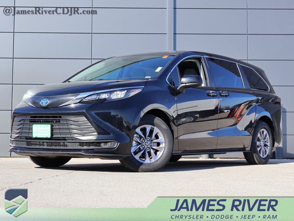 2024 Toyota Sienna LE 8-Passenger FWD