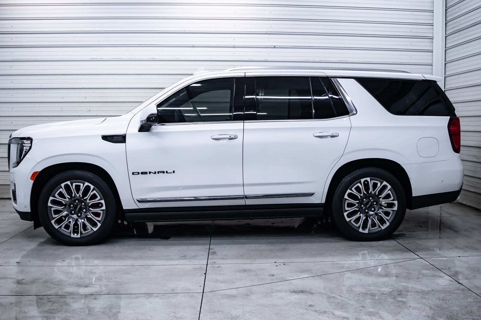 2024 Gmc Yukon Denali Ultimate photo 2