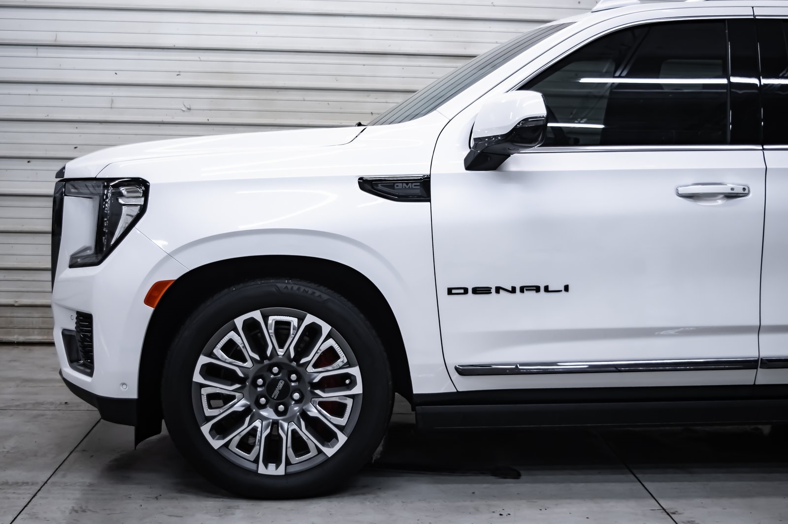 2024 Gmc Yukon Denali Ultimate photo 3