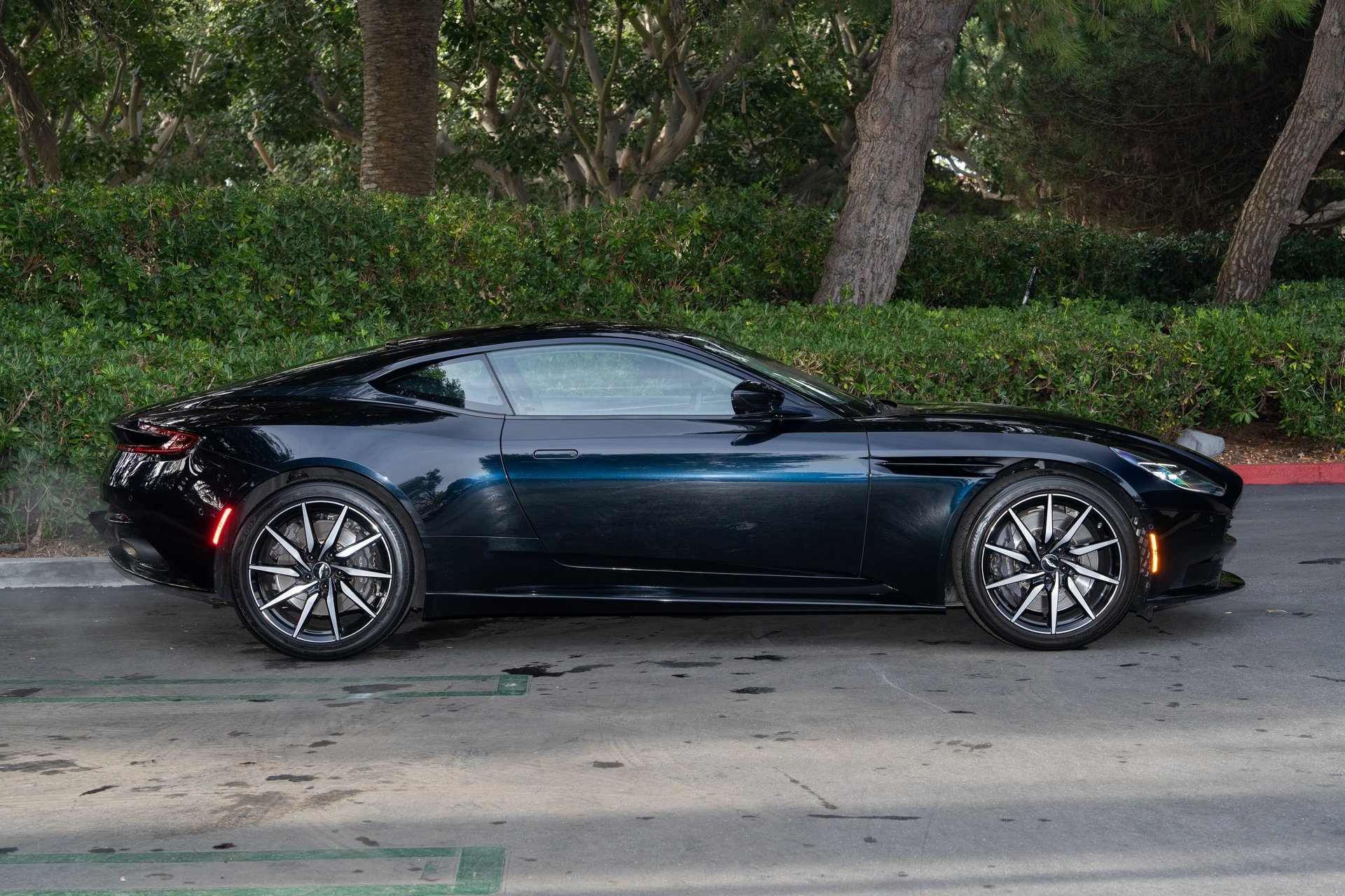 Aston Martin 2020 DB11 