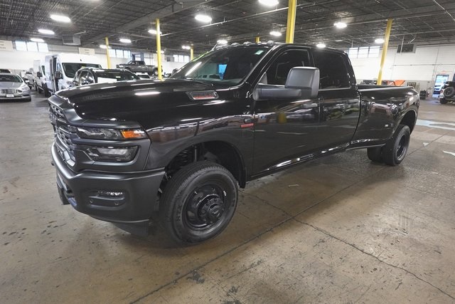 2025 RAM 3500 Tradesman Crew Cab LB DRW 4WD