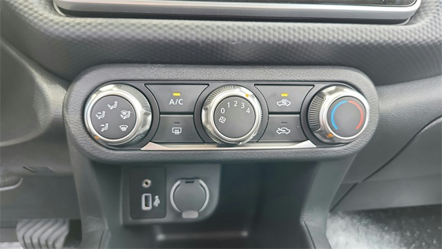 2025 Nissan Kicks Play