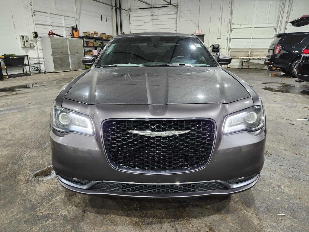 2019 Chrysler 300 S photo 2
