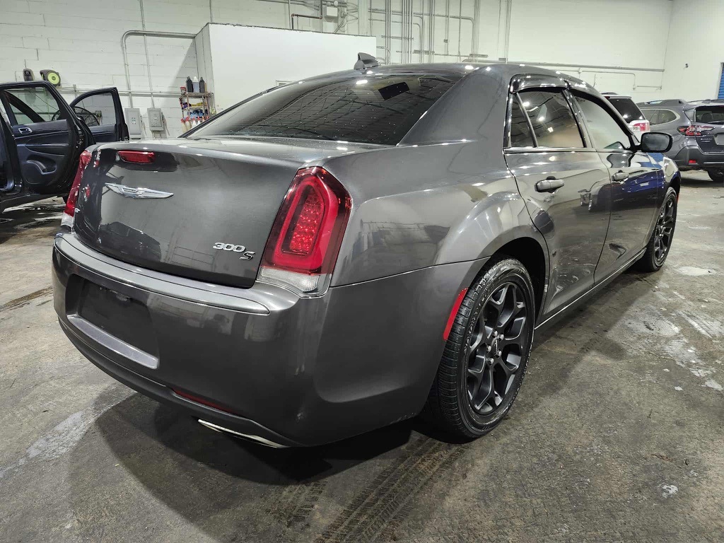 2019 Chrysler 300 S photo 4
