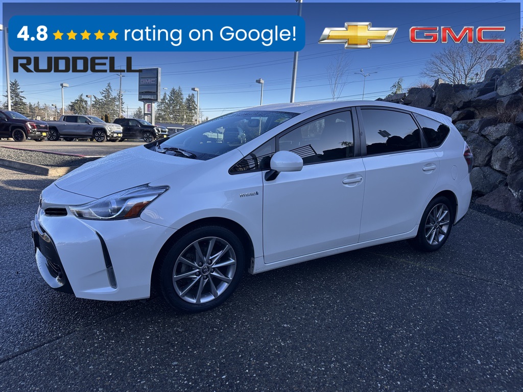 2017 Toyota Prius v Three FWD