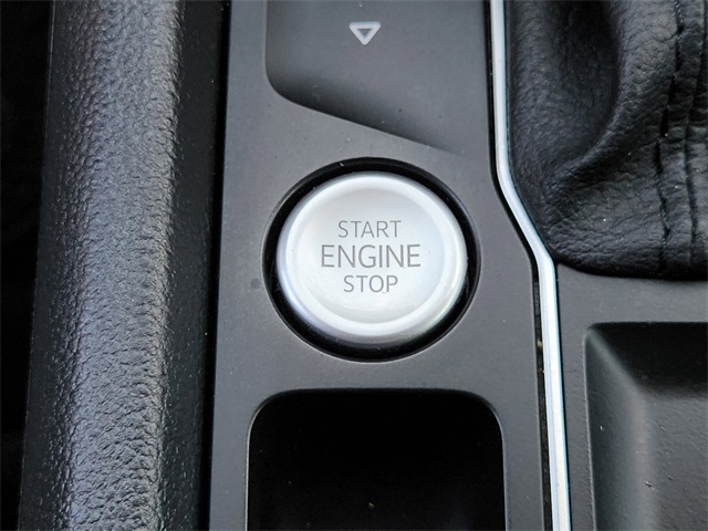 2021 Volkswagen Atlas SEL Green at Westside Lexus