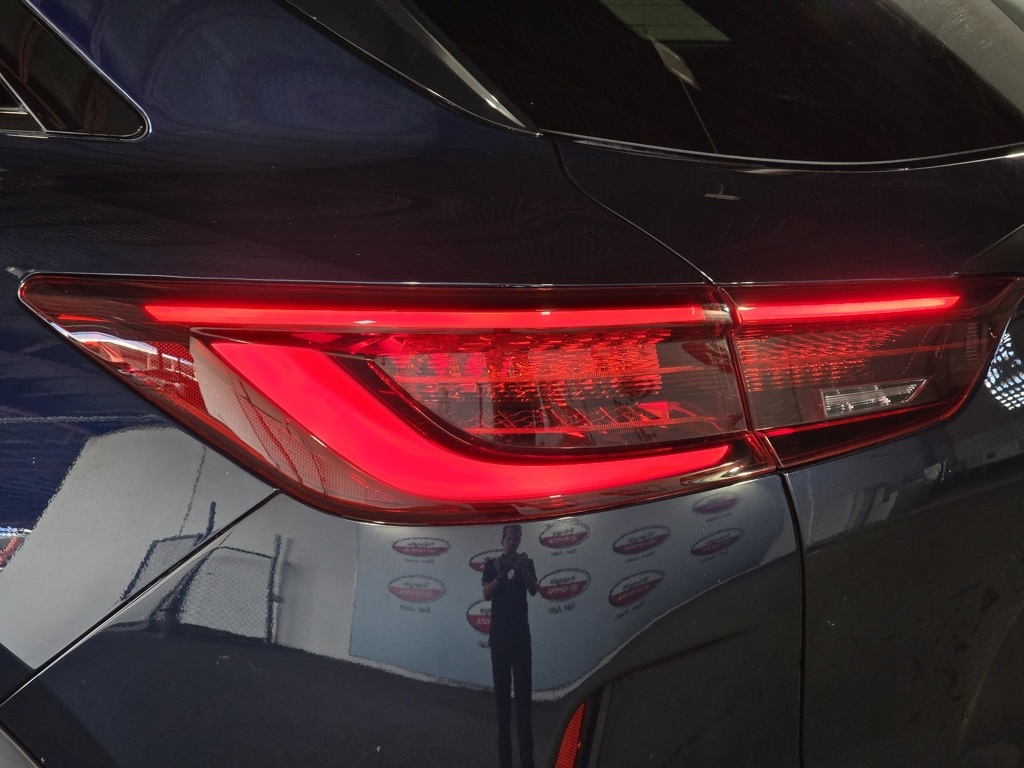 Thumbnail: 2023 INFINITI QX50 - 10