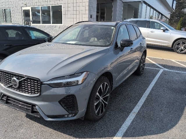 2023 Volvo XC60 B5 Plus Dark Theme AWD