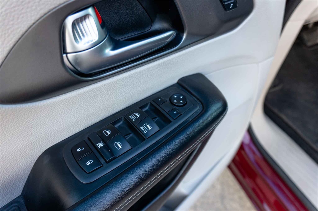 Used Car 2022 Chrysler Pacifica  Touring L For Sale Under $30,000 In San Marcos, Texas