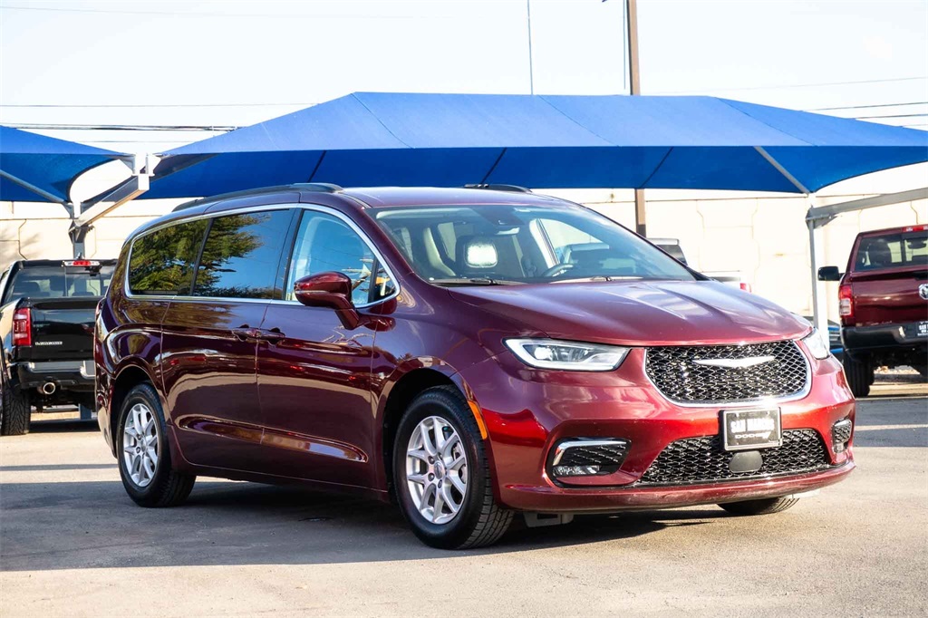 Used Car 2022 Chrysler Pacifica  Touring L For Sale Under $30,000 In San Marcos, Texas