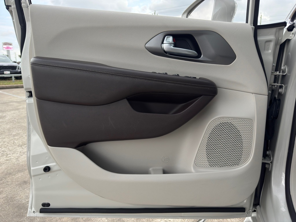 2019 Chrysler Pacifica Touring L Plus White at Durrett Motor Company