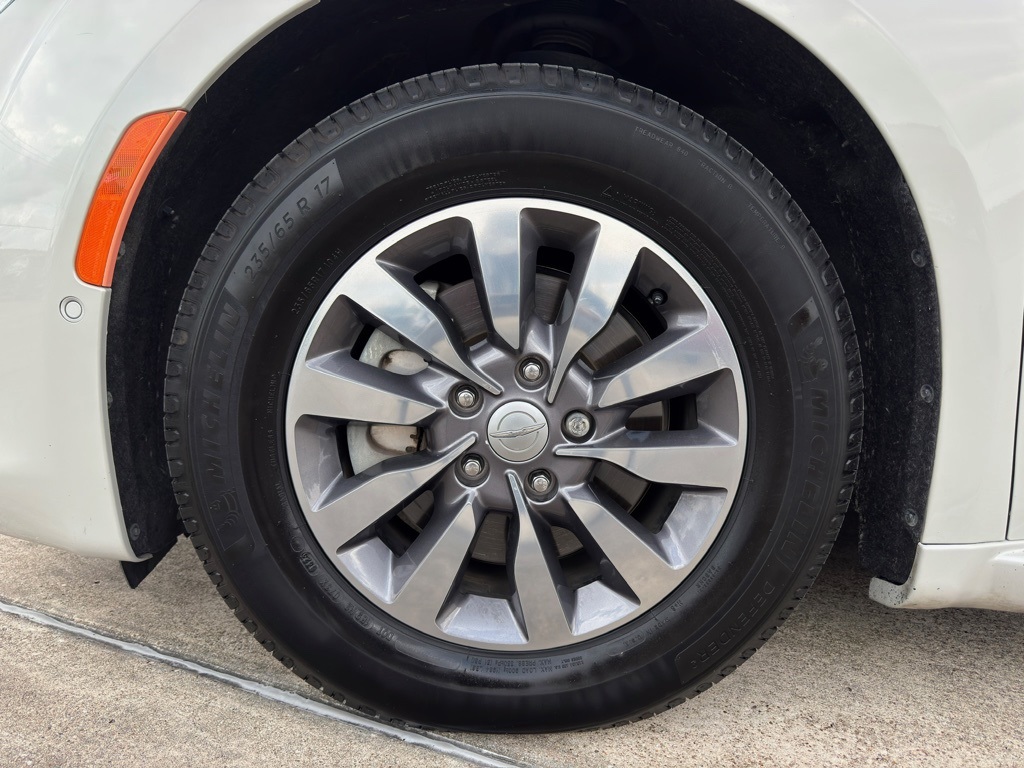 2019 Chrysler Pacifica Touring L Plus White at Durrett Motor Company