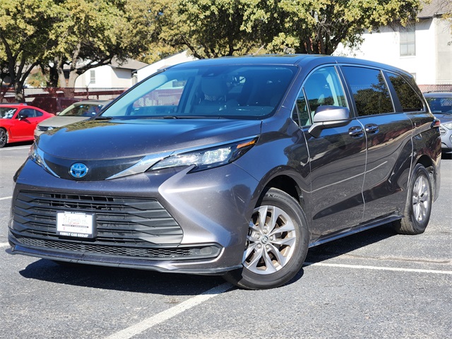 2024 Toyota Sienna LE 8-Passenger FWD