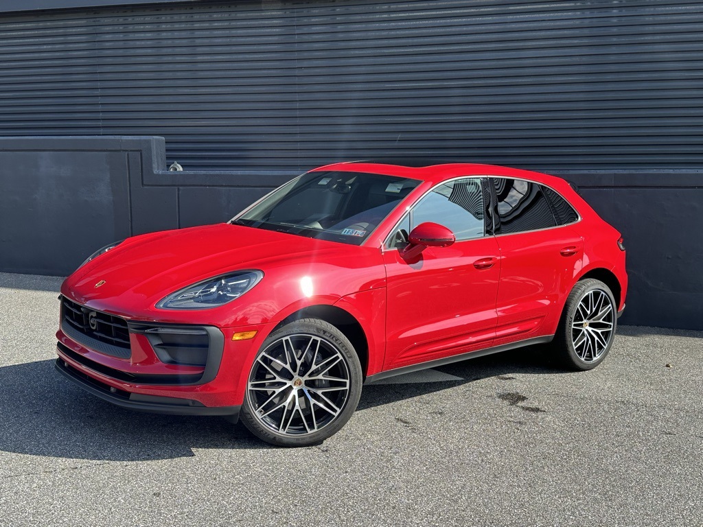 /2025 Porsche Macan